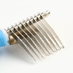 Колтунорез боковой Комфорт 9 лезвий, нескользящая резиновая ручка, голубой - Пижон фото 3