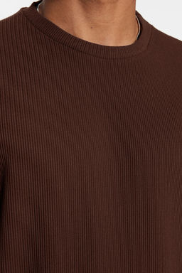 TRENDYOL MAN Kahverengi Premium Oversize Bisiklet Yaka K?sa Kol Dokulu K?r?smaz Ottoman T-Shirt TMNSS23TS00081 - Trendyolmilla фото 42