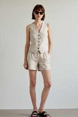 TRENDYOLMILLA Bej Keten Gorunumlu Cizgili Arka Beli Lastikli Diz Boy Dokuma Sort TWOSS25SR00022  фото 2