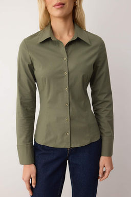 Wardrobe Essentials Haki Hafif Bele Oturan Pamuklu Dokuma Gomlek TWOAW26GO00022