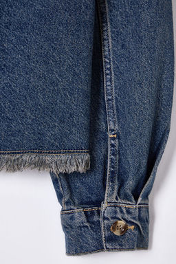Koyu Mavi Etek Ucu Puskullu Kontrast Deri Yaka Vintage Crop Oversize Denim Ceket TWOSS25CE00026 - Trendyolmilla фото 9