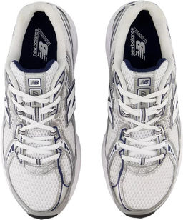 Кроссовки взрослые