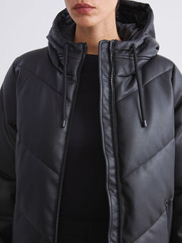 Kap??onlu Kad?n Deri G?r?n?ml? Mont