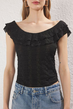 Trendyolmilla Ekru Fitted/Vucuda Oturan Buzgu/Drape Detayl? Esnek Orme Bluz TWOSS25BZ00274