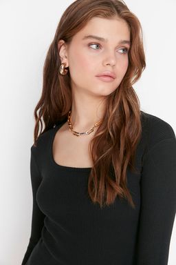 Trendyolmilla Siyah Vucuda Oturan Y?rtmacl? Bisiklet Yaka Mini Fitilli Esnek Orme Elbise TWOAW21EL2241 фото 9