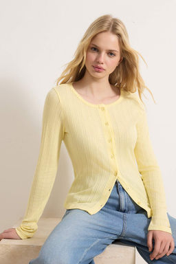 Wardrobe Essentials-Sar? Fitted/Vucuda Oturan Dugmeli Uzun Kollu Raporlu Orme Bluz TWOSS26BZ00246