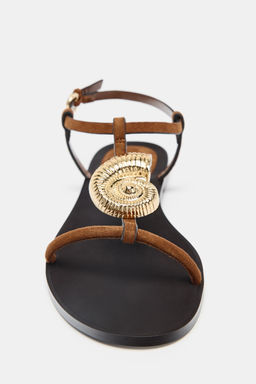 FLAT SANDALS WITH METAL EMBELLISHMENT - Zara фото 15