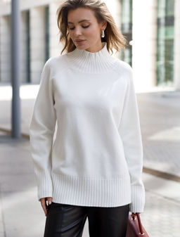 D34.204 Свитер женский натуральный белый