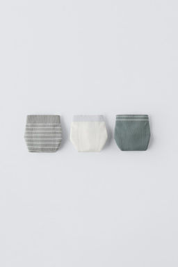 AGES 8-14/ THREE-PACK OF SEAMLESS STRIPED BOXERS