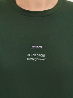 Футболка прямого силуэта с разрезом