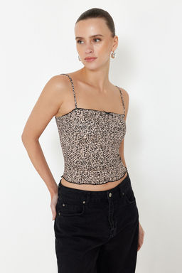 Trendyolmilla Kahverengi Leopar Bask?l? Ask?l? Crop Super Esnek Orme Bluz TWOSS24BZ00644