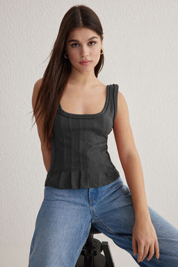 Trendyolmilla Antrasit Pili Detayl? Havuz Yaka Fitted/Vucuda Oturan Orme Bluz TWOSS25BZ00025