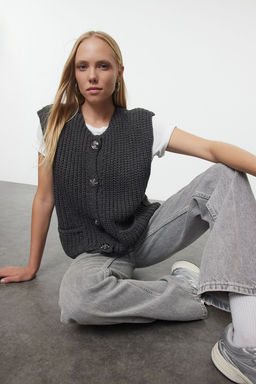 TRENDYOLMILLA K?rm?z? Bisiklet Yaka Fitted Yelek TWOAW25YE00027