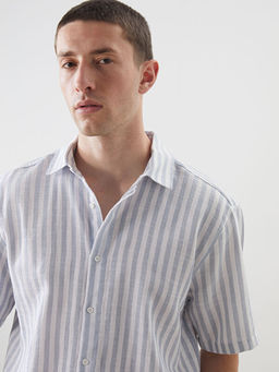 Regular Fit K?sa Kollu ?izgili Erkek G?mlek