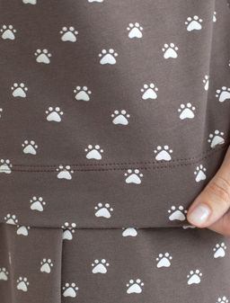 Свободная футболка с V-вырезом и цельнокроеным рукавом из 100% хлопка с принтом