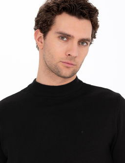 Черный базовый трикотажный свитер стандартного кроя с четверть-черепаховым воротником - Cacharel фото 2