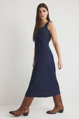 TRENDYOLMILLA Koyu Mavi Dikis Detayl? Kare Yaka Ask?l? Midi Denim Elbise TWOSS25EL00006 фото 2