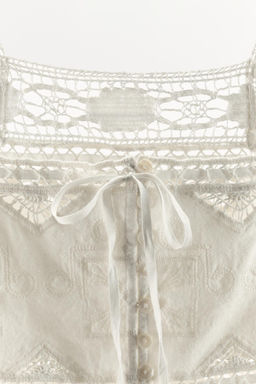 TOP BORDADOS ENCAJE / Blanco