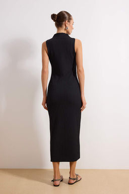 Siyah Dokulu Kumas Dik Yaka Vucuda Oturan Esnek Maxi Orme Elbise TWOSS25EL00163