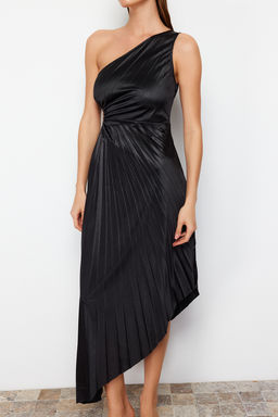 TRENDYOLMILLA Ac?k Yesil Asimetrik Pilise Detayl? Orme Saten S?k Abiye Elbise TPRSS23EL00557