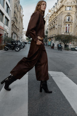SUEDE-EFFECT CULOTTES WITH LASER-CUT HEM - Zara фото 4