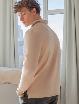 Поло из фактурного трикотажа с застежкой на пуговицы