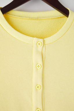 Teen Ac?k Sar? Dugmeli Regular/Normal Kal?p Orme Sweatshirt TWOAW26SW00162 - Trendyolmilla фото 2