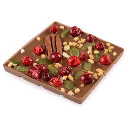 Шоколад молочный с украшением Пекан и брусника 35 гр - Chokodelika фото 4