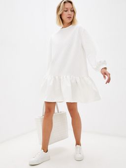 Стеганое белое платье