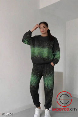 Спортивный женский костюм