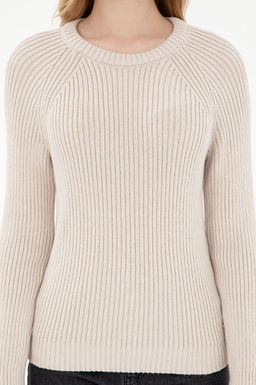 Женский кремовый свитер с круглым вырезом Неожиданная скидка в корзине