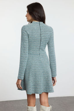 Trendyolmilla Siyah Tuvit Bisiklet Yaka Skater/Belden Ac?lan Volanl? Mini Orme Elbise TWOAW25EL00525  фото 10