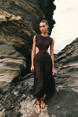 VESTIDO COMBINADO PUNTO CUT OUT / Marr?n