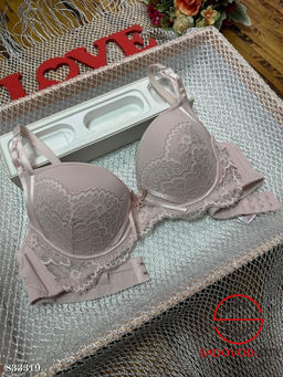 Кружевной бюстгальтер с регулировкой бретелек