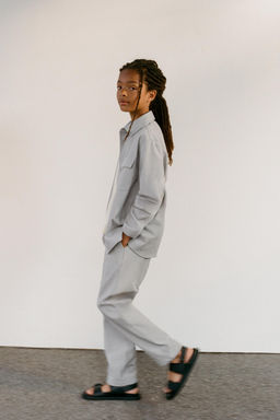 PANTAL?N RELAXED FIT COMFORT / Gris perla