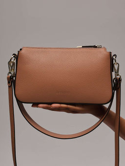 Сумка багет на плечо Deboro 31103 бежевая нуга