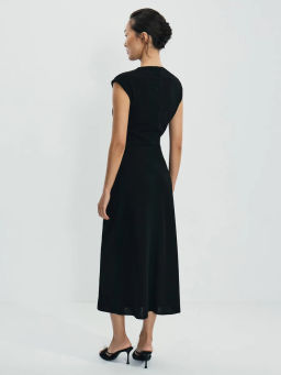 Платье миди приталенного кроя / Zarina