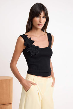 Siyah Kare Yaka Cicek Detayl? Fitted Triko Ince Bluz TWOSS26BZ00287