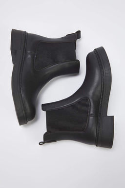 Siyah Lastikli Chealsea Kad?n Bot
TAKAW26BO00055