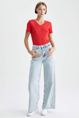 Базовая футболка из 100 % хлопка с короткими рукавами и v-образным вырезом приталенного кроя - Defacto фото 2