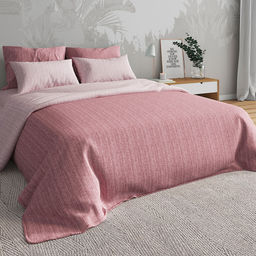 Постельное белье, комплект 1,5 спальный "Коралловое облако", 4 предмета: пододеяльник 145х215см на кнопках, простыня 150х220см, 2 наволочки 70х70см с клапаном-запахом, перкаль 115г/м2, хлопок 100%, упаковка "классическая" ПВХ 32х41см, "Домашняя мода"