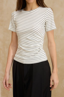 Ekru Cizgili Fitted/Vucuda Oturan K?sa Kollu Buzgulu Yumusak Orme Bluz TWOSS26BZ00109