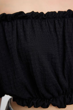 Trendyolmilla Siyah Carmen Yaka Regular/Normal Kal?p Burumcuk Crop Orme Bluz TWOSS22BZ1421