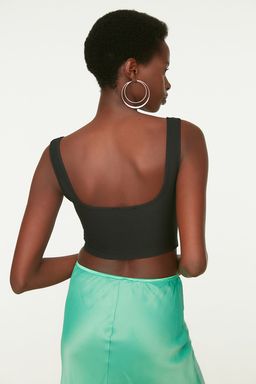Trendyolmilla Siyah Crop Dokuma Bluz TPRSS22BZ0108