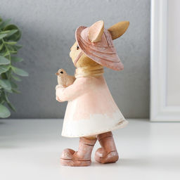 Фигурка полистоун Зайка в шляпке и дождевике с воробышком, 13.5?6.5?7 см