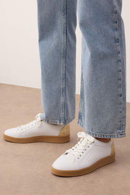 Beyaz Metalik Gold Retro Mikro Delik Desenli Bagc?kl? Kad?n Spor Ayakkab? TAKAW26SN00014 - Trendyolmilla фото 3