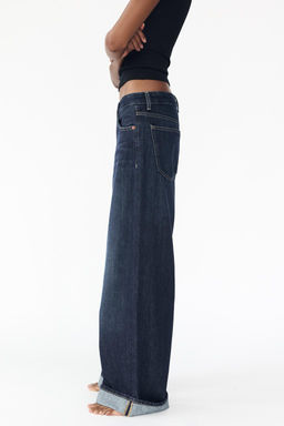 RELAXED FIT FOLD-UP LOW-RISE JEANS - Zara фото 14