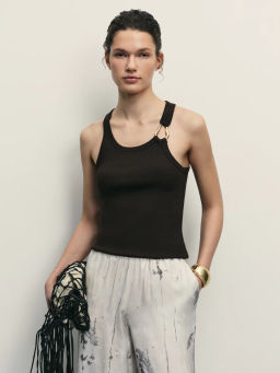 Топ с декоративным элементом / Zarina  фото 8