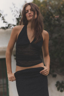 TOP HALTER PLUMETI / Negro