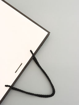 Пакет подарочный, белый, с бантом, 32 х 25 х 11 см